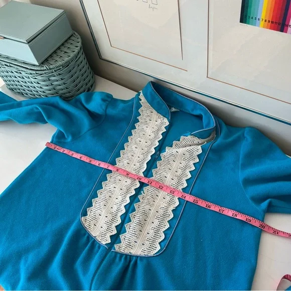 Vintage 60s/70s Blue Terry Cloth House Dress Loungewear Robe w/ White Lace Trim - Picture 9 of 13